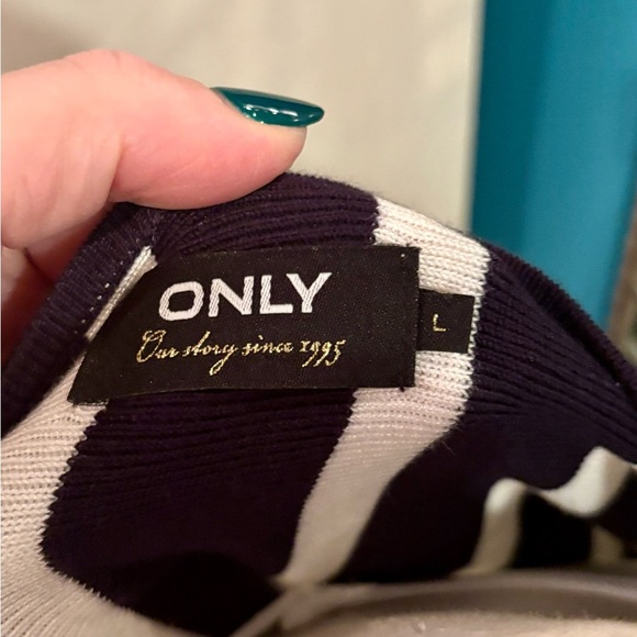 NWOT Sweater - Picture 2 of 2